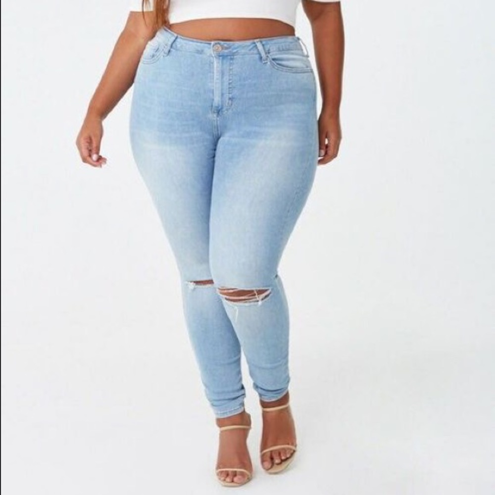 Forever 21+ Plus Size Sculpted light wash Ripped Knee Jeans Size 12